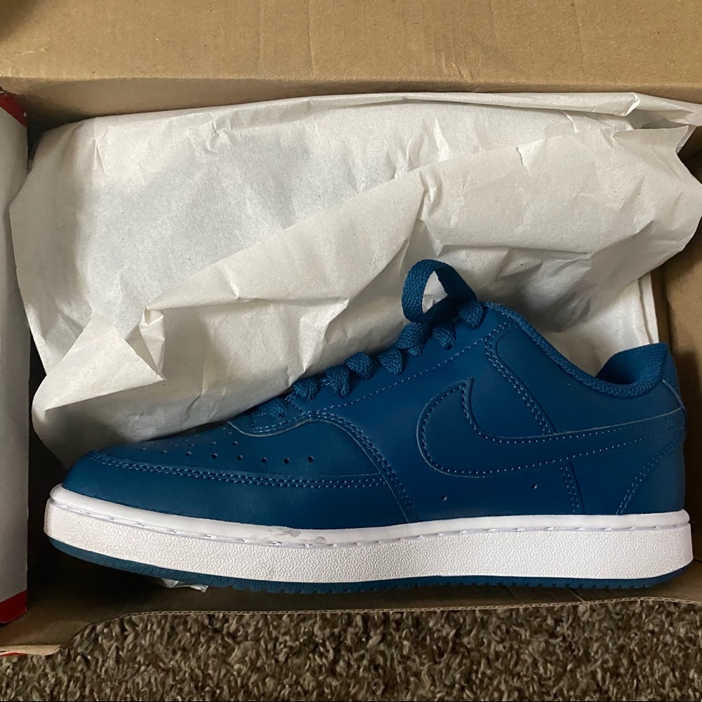 Nike court vision sz 6